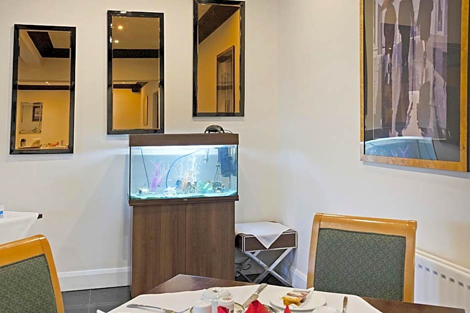 OYO The Baltimore Hotel