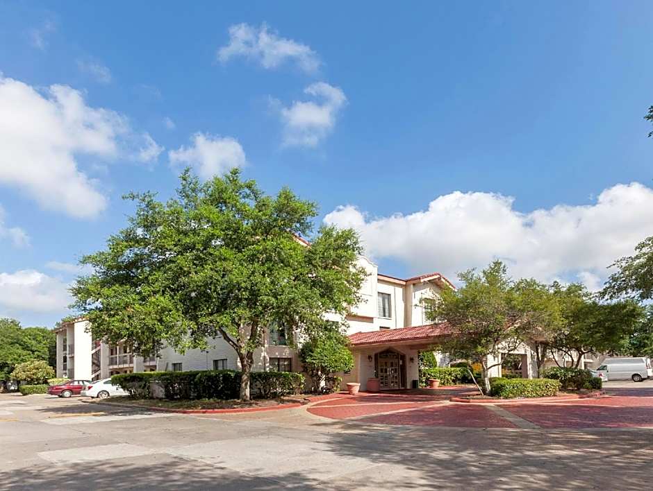 Red Roof Inn & Suites Houston - Hobby Airport