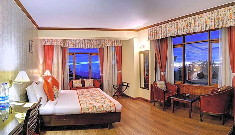 Summit Le Royale Hotel