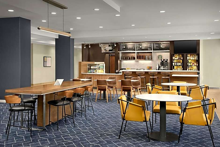 Courtyard by Marriott Bloomington