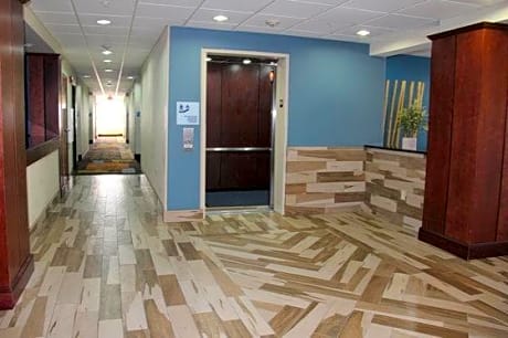 Holiday Inn Express & Suites Roanoke Rapids, an IHG Hotel
