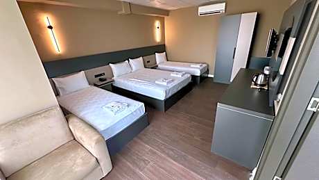 Deluxe Quadruple Room