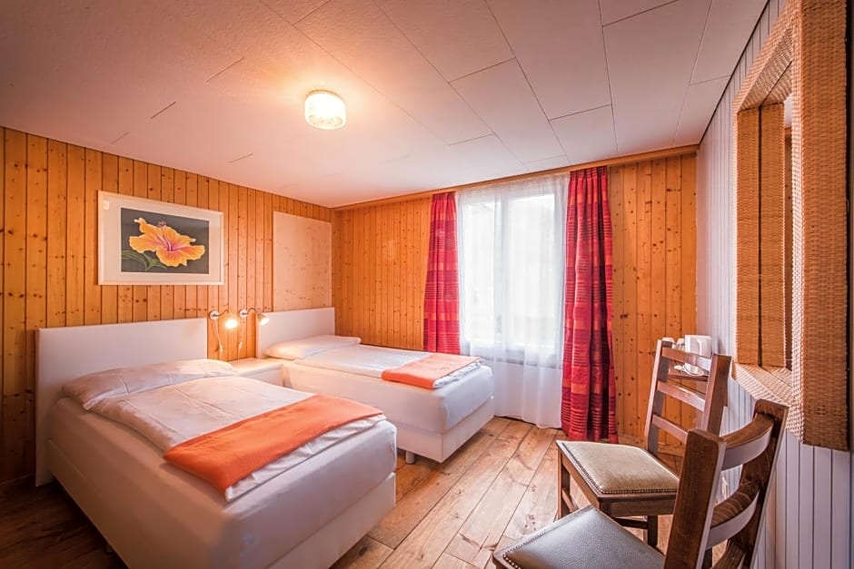 Hotel Tell and Apartments