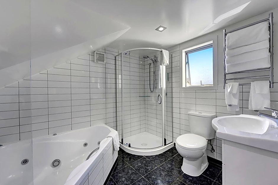 Trailways Hotel Nelson