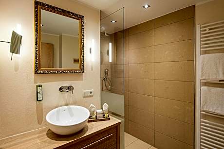 Grand Suite Parkblick, Suite, 1 King, Sofa bed, Garden view, Balcony