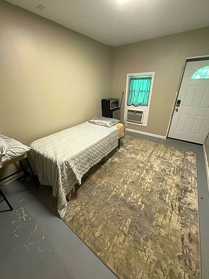 Cozy Room Near Downtown Hendersonville