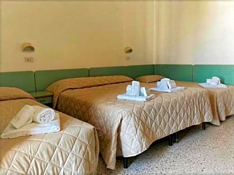 Quadruple Room with Sea View