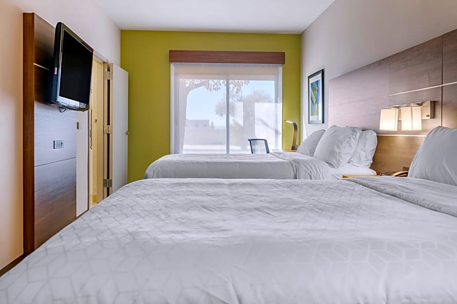 Photo 1 of 9 of 2 Queen Beds Suite