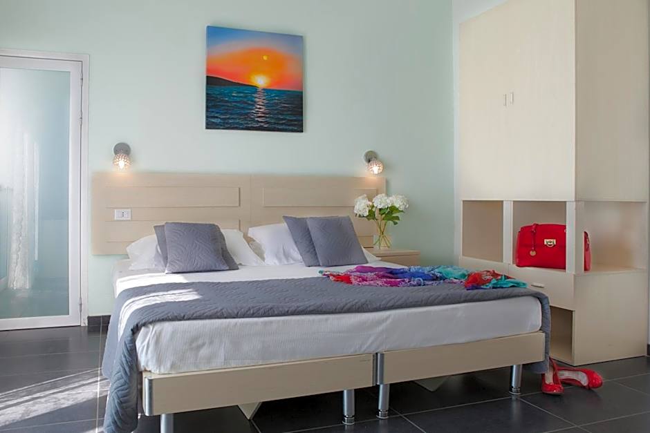 MoMo Seaview Hotel