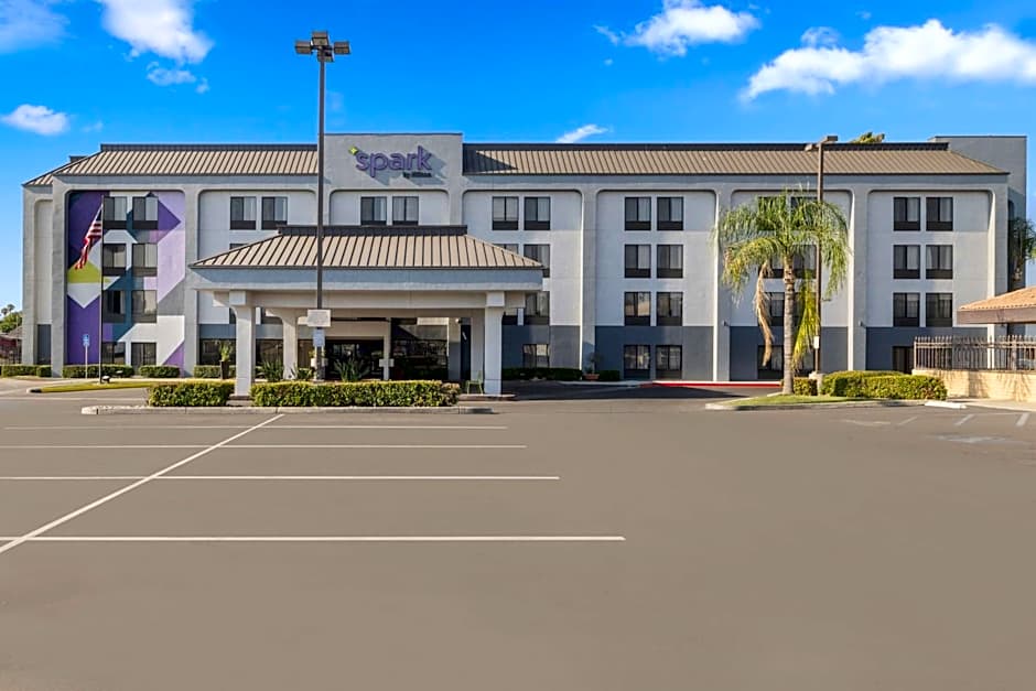 Spark by Hilton Bakersfield Central