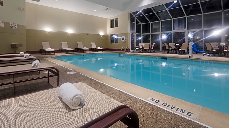 Chicago Club Inn & Suites