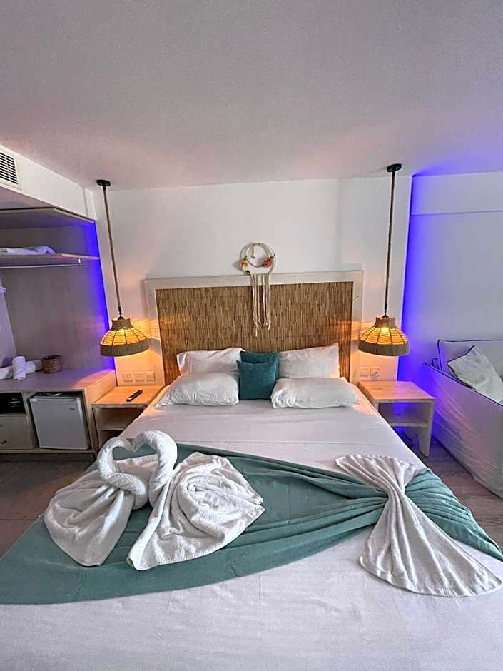 Ocean Dreams Suites - By the Harbour