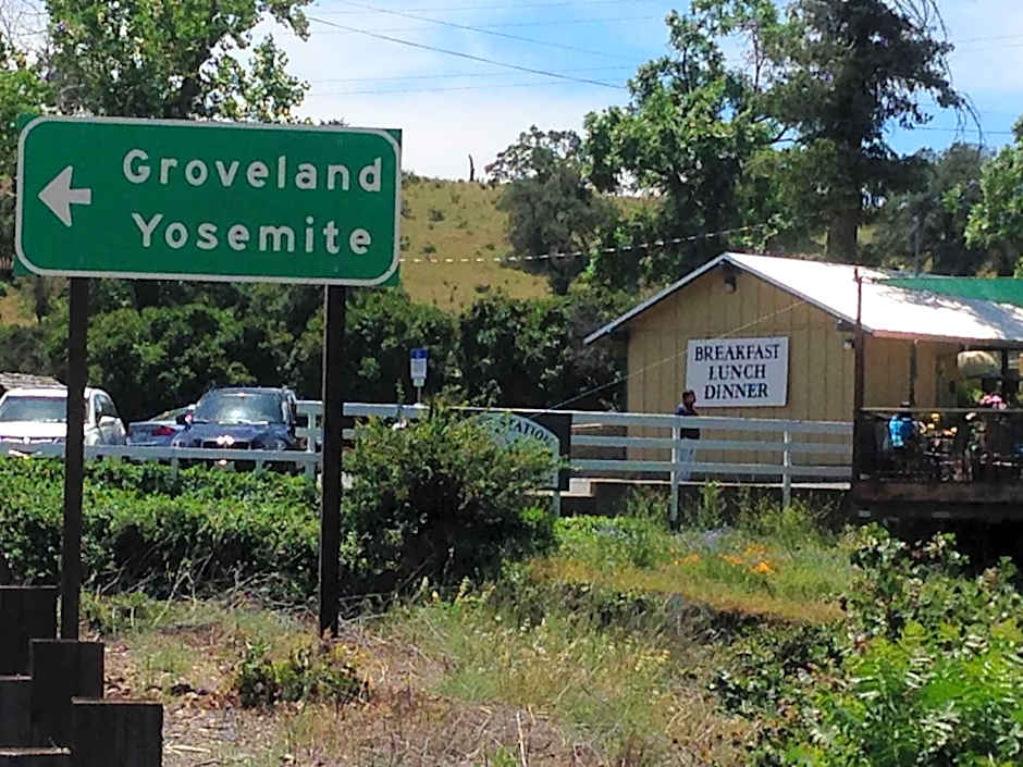 Priest Station Cafe & Cabins