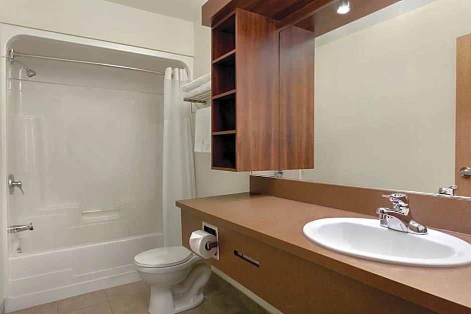 Days Inn by Wyndham Levis