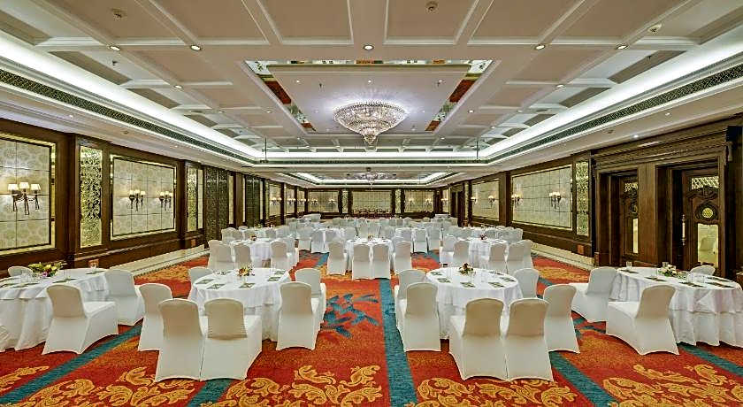 Mayfair Convention Hotel