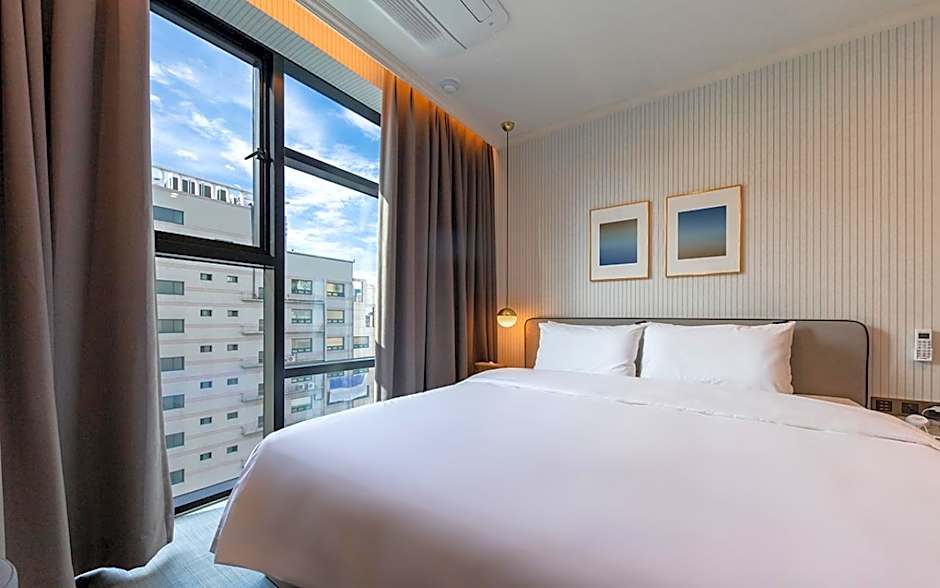 Brown-Dot Hotel Deokcheon