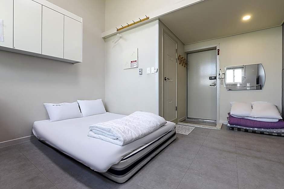 Gangneung Buchaegil Motel and Pension