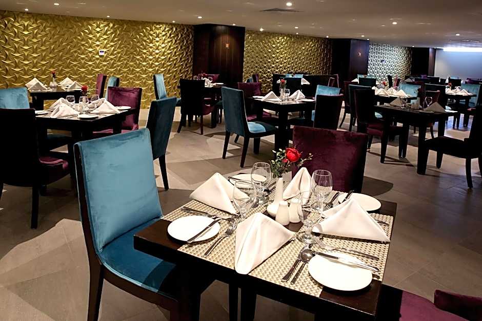 Avari Xpress, Islamabad Expressway