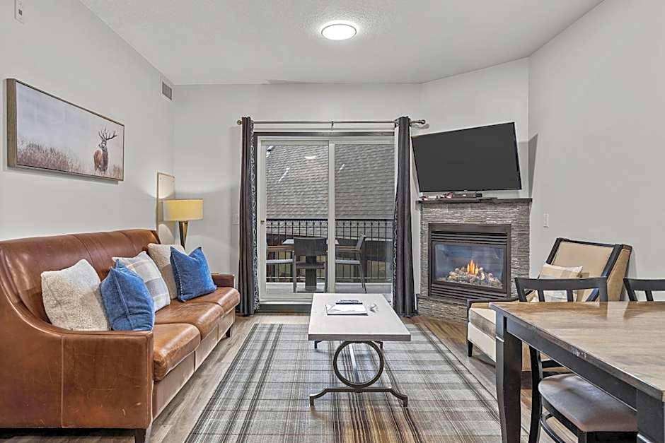 Outstanding Mountain Condo WATERSLIDE and HOT TUB managed by Little Sister Getaways