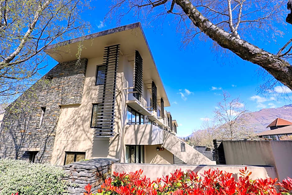Garden Court Suites & Apartments