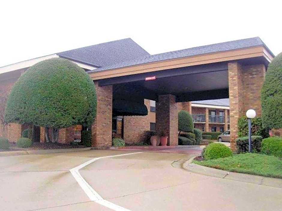 Quality Inn & Suites Searcy I-57