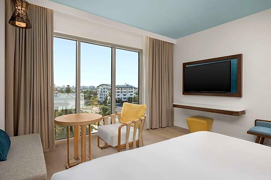 The Hiatus Clearwater Beach, Curio Collection by Hilton