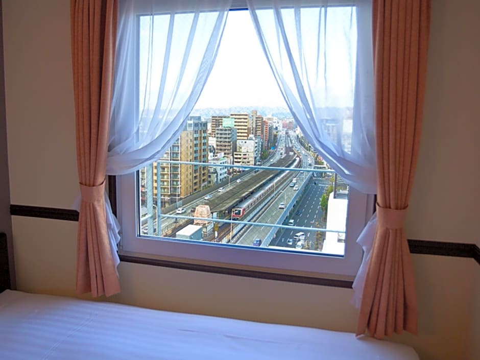 Toyoko Inn Shin-osaka Higashi-mikuni Ekimae