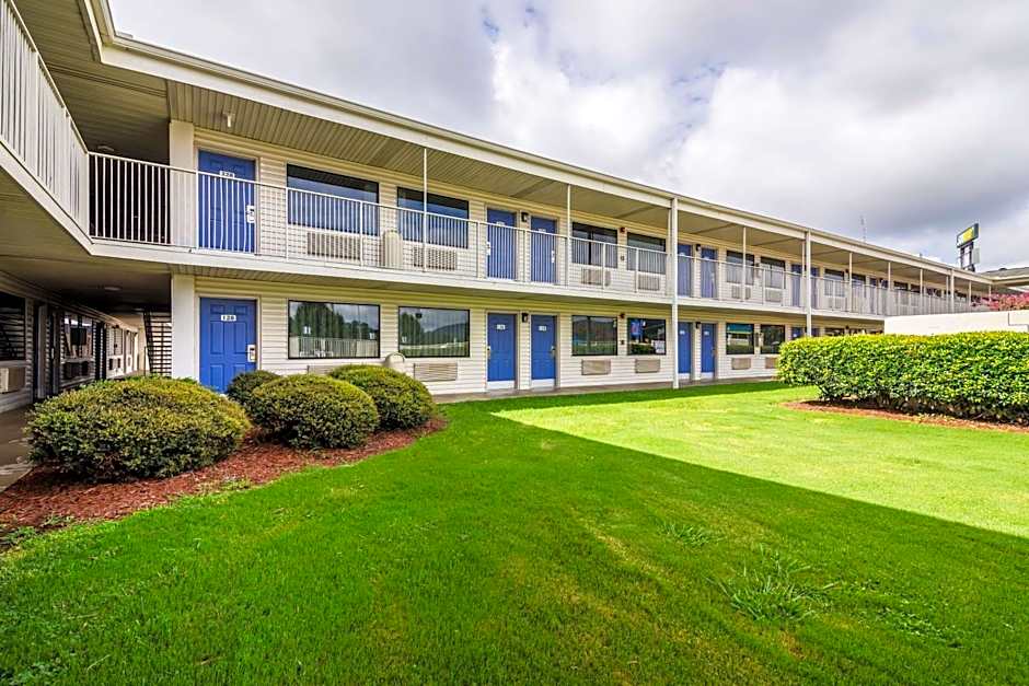 Motel 6-Anniston, AL