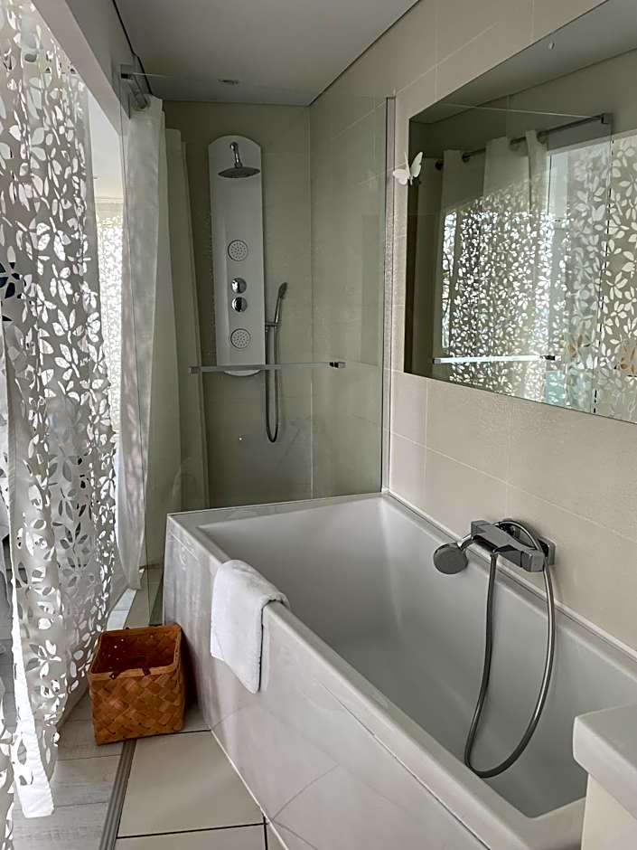 Hotel de La Plage - Mahogany