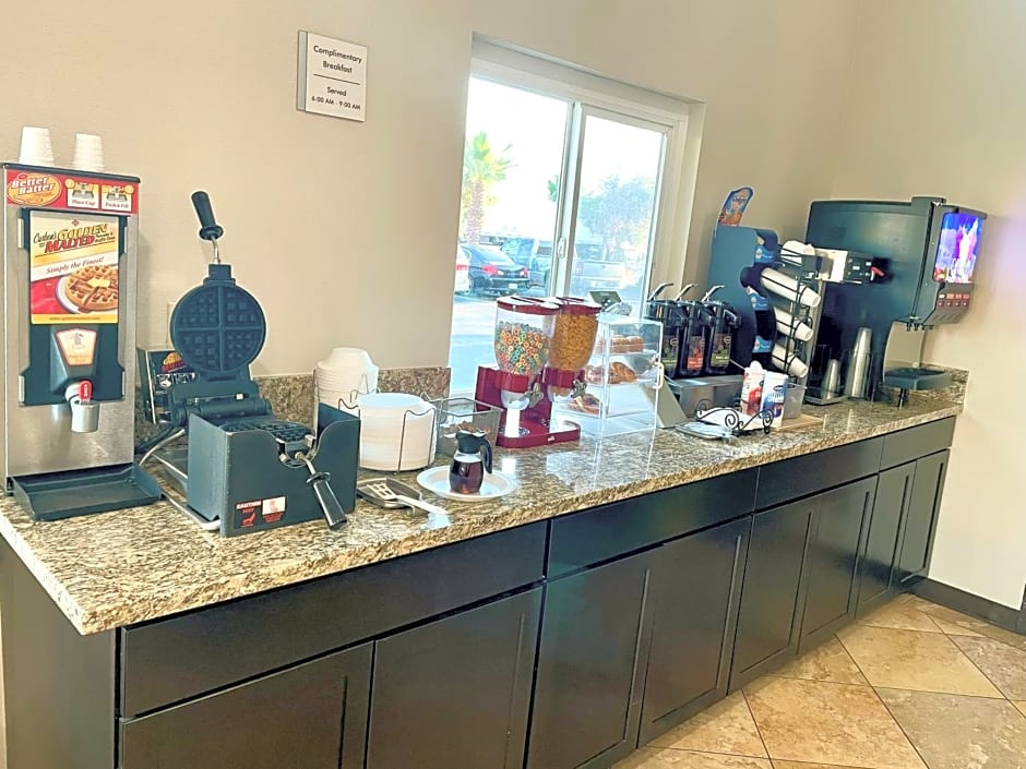 Econo Lodge Inn & Suites Corning
