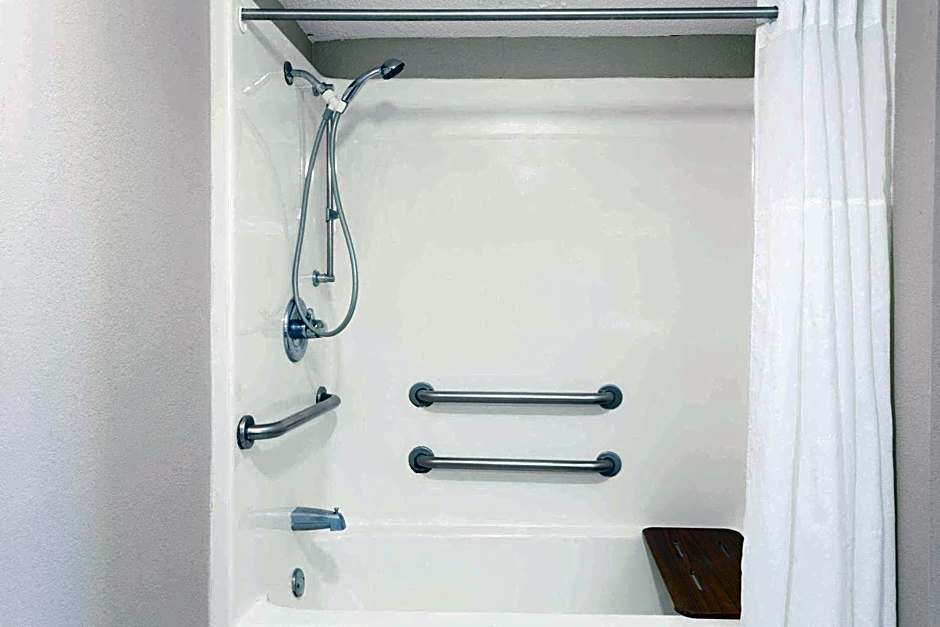 Super 8 by Wyndham Marianna I-10