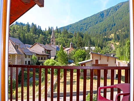 Twin Room with Mountain View