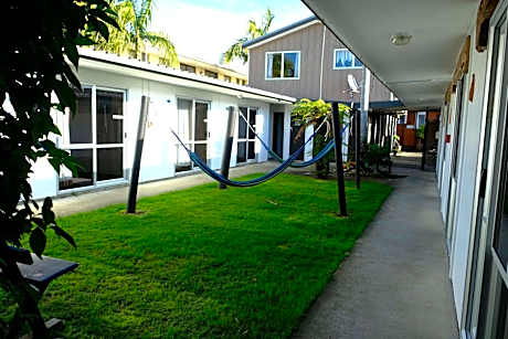 Beachcomber Lodge & Backpacker