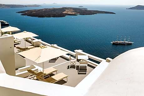 Honeymoon Suite with Private Outdoor Hot Tub, Caldera and Sea View