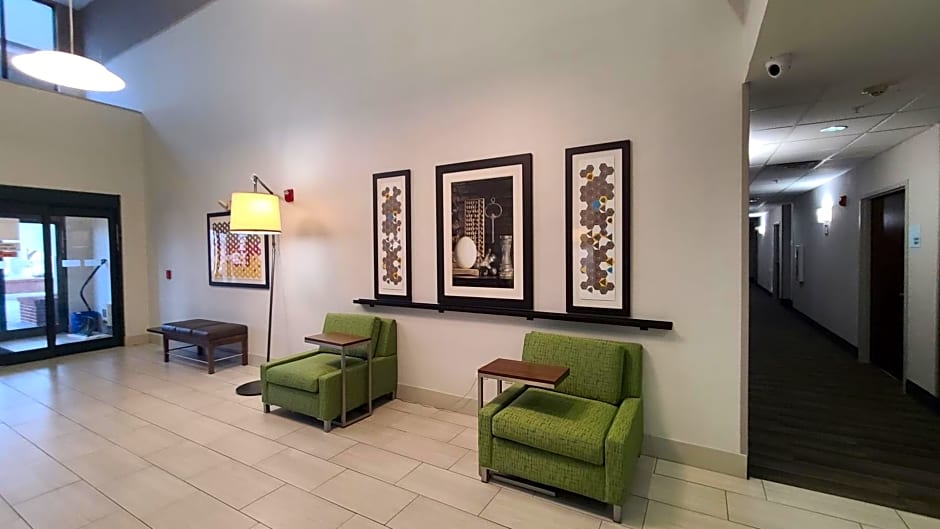 Holiday Inn Express Lordstown Newton Falls Warren By IHG
