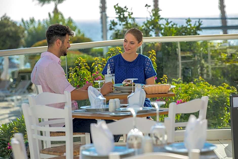 Leonardo Plaza Cypria Maris Beach Hotel & Spa