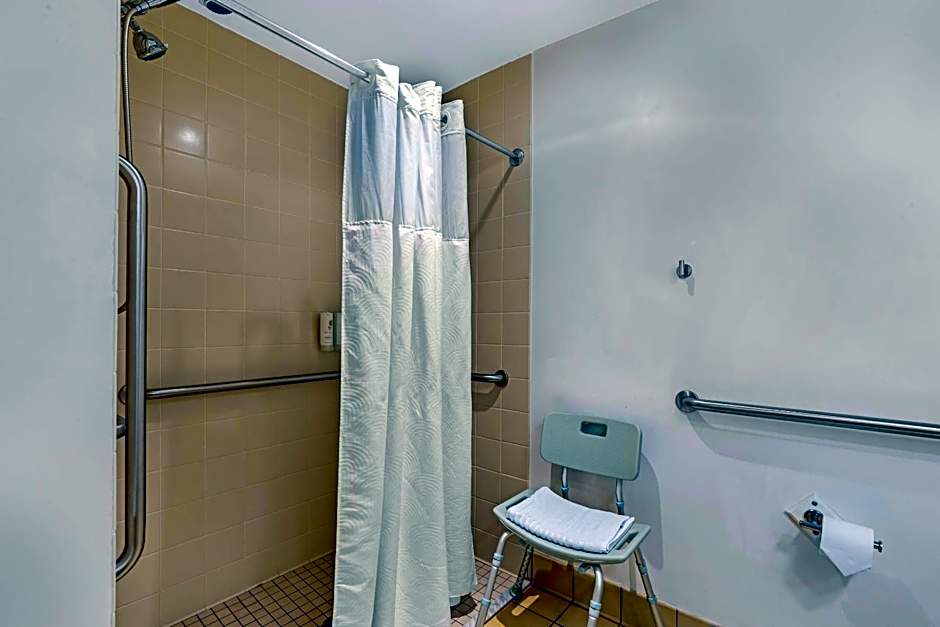 Country Inn & Suites by Radisson, Des Moines West, IA