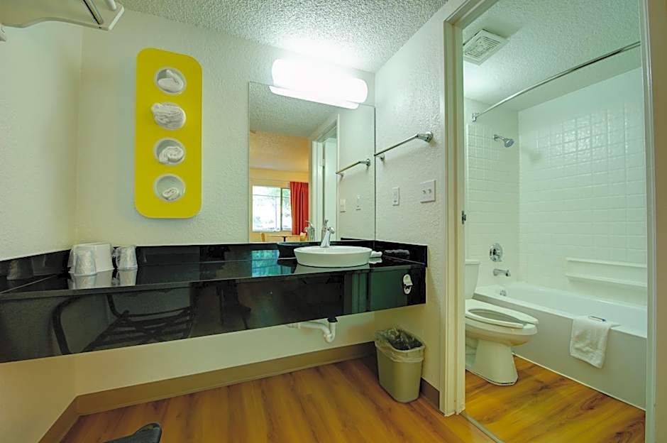 Motel 6-Seattle, WA - Airport