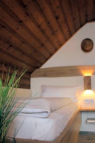 Twin Room with Private Bathroom