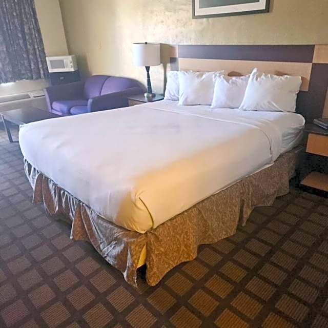 Photo 1 of 2 of 1 King Bed, Smoking