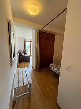 Apartment with Balcony and Mountain View