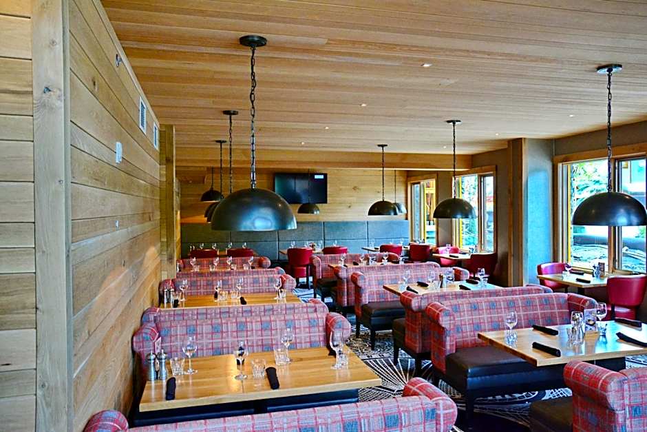 Moose Hotel and Suites