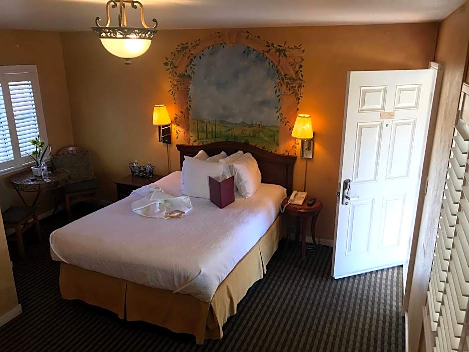 Photo 1 of 17 of 1 Queen Bed