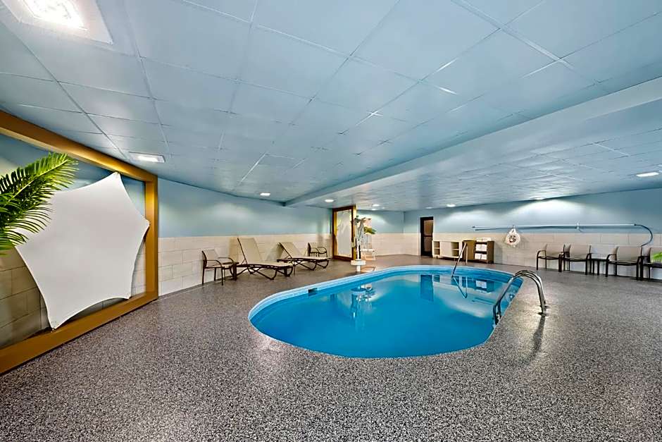 Holiday Inn Express & Suites Raleigh NE - Medical Ctr Area By IHG