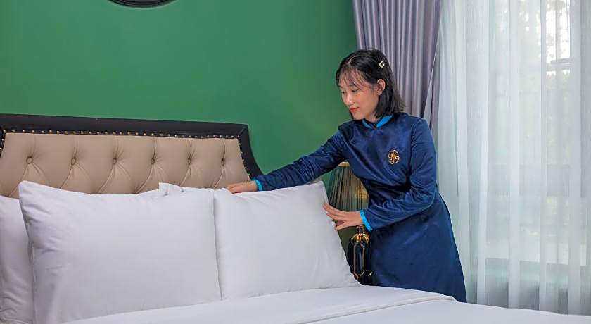 Madelise Adora Hotel and Travel