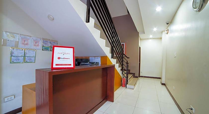 RedDoorz near Angeles University Foundation