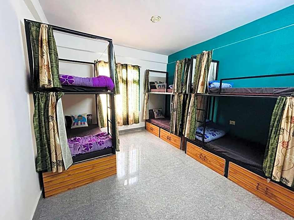 Foto 1 de 8 de Bed in 6-Bed Female Dormitory Room