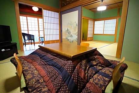 Deluxe Quadruple Room with Shared Bathroom