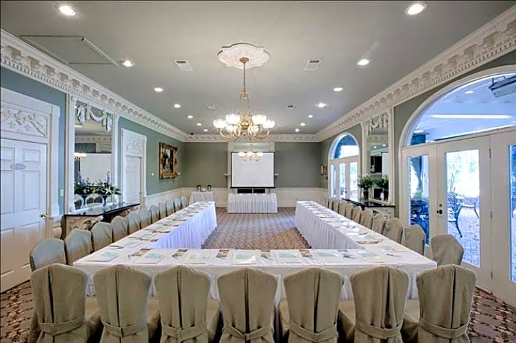 Monmouth Historic Inn