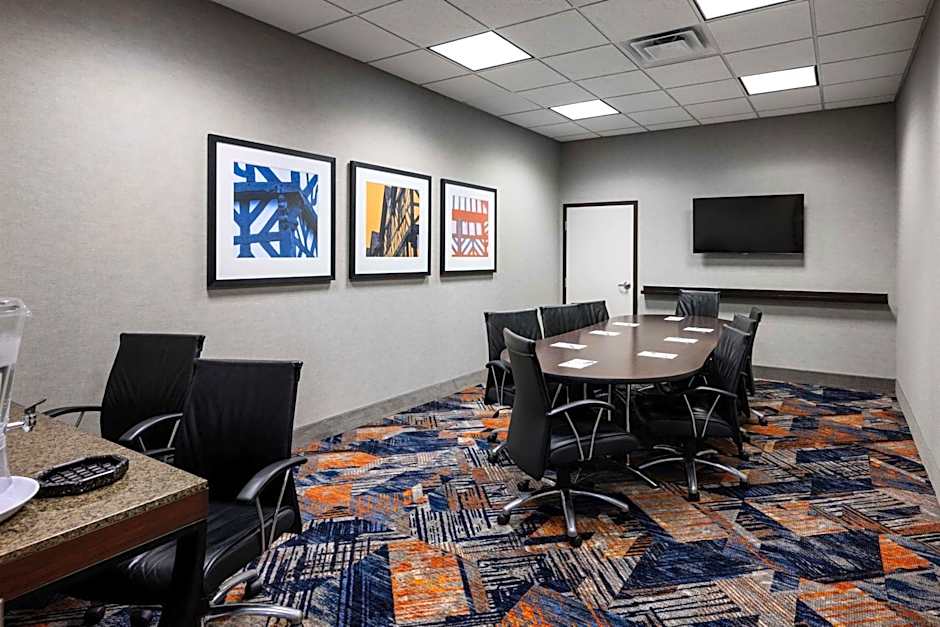 Hampton Inn By Hilton Evansville Airport